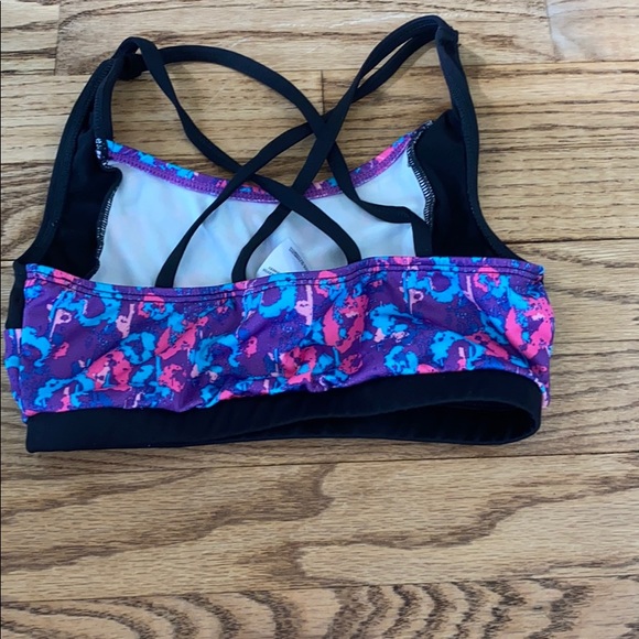 sports bra with crisscross back - Picture 2 of 2